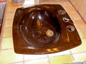 Brown Sink Before Repairing and Reglazing in Los Angeles county