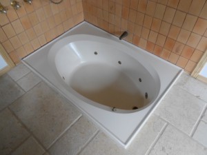 Brown Jacuzzi Spa Tub After Refinishing and Coloring